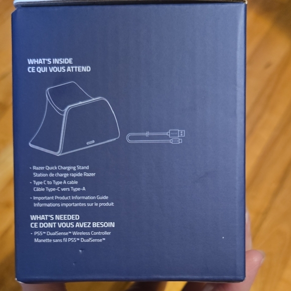 Razer Quick Charging Stand for PS5 DualSense - Black and Blue - Picture 3 of 6